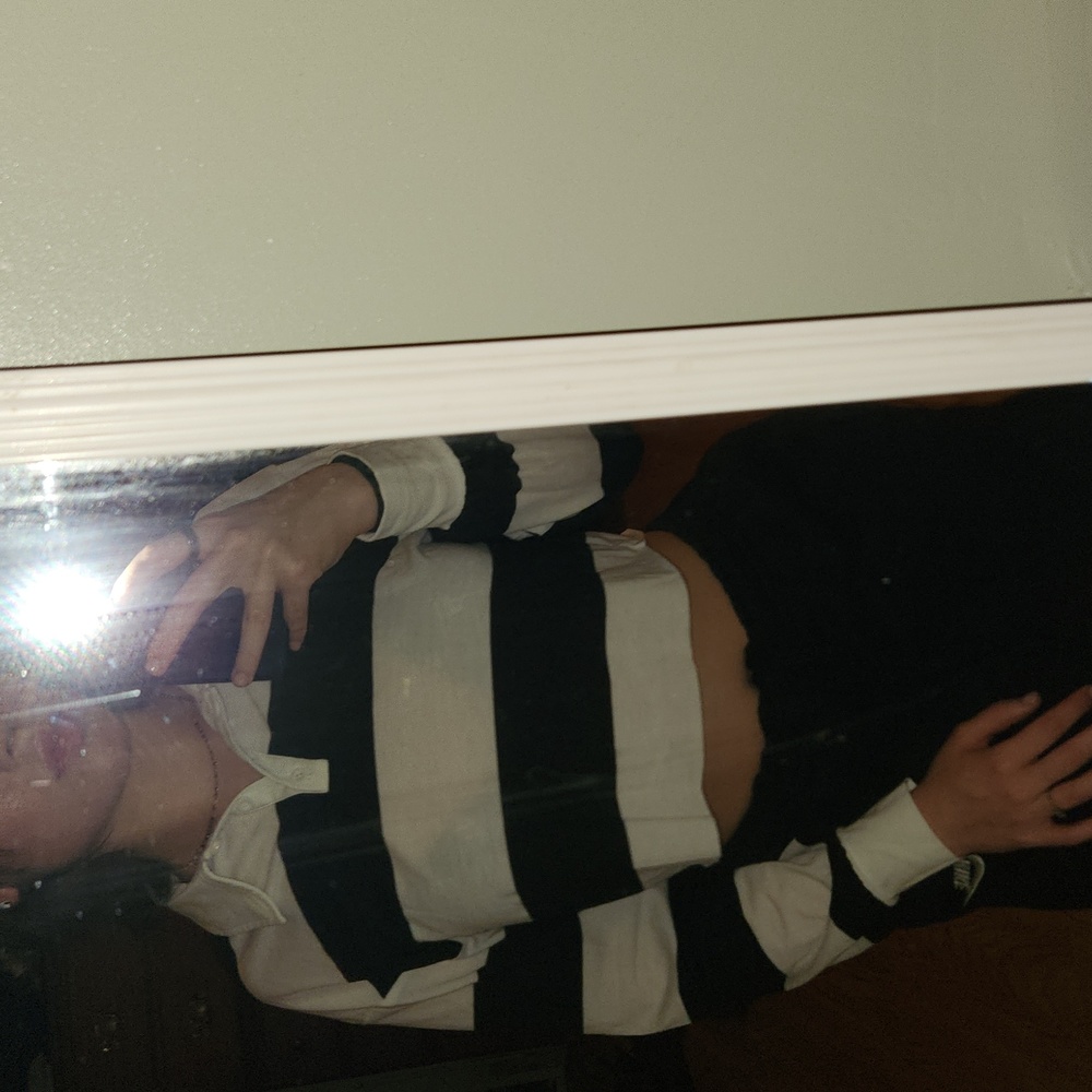 Open bottom black and white stripped collared crop top